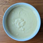 ciotola con crema pasticcera