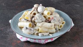 Pasta funghi e speck con panna