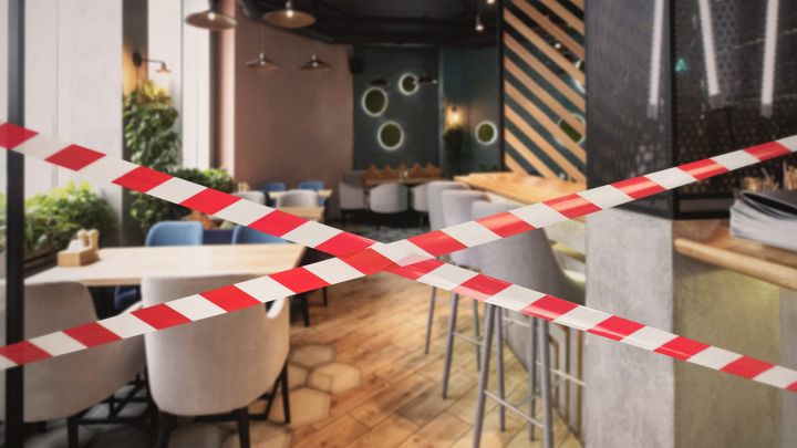 Ristorante vuoto con divieto di acesso
