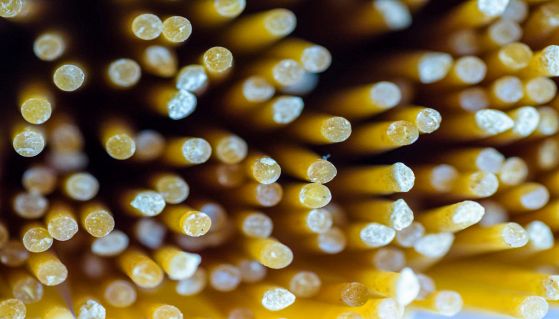 Bordo degli spaghetti crudi visti da vicino 