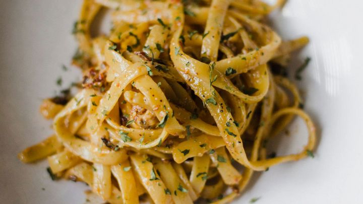 Piatto di tagliatelle alla menta