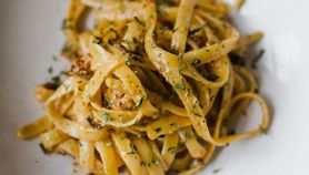 Piatto di tagliatelle alla menta
