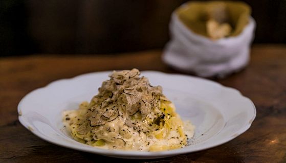 Tagliolini al tartufo nel piatto