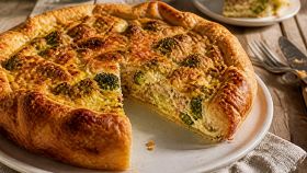 Torta rustica con broccoli e salsiccia