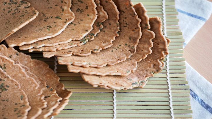 Cracker giapponesi con api all'interno