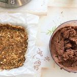 Stampo con base della torta e crema da spalmare