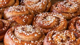 Tradizionali e autunnali cinnamon roll svedesi