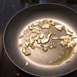 Cipolla cuoce nell'olio