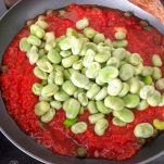 Puttanesca di fave in cottura