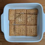stampo con biscotti inzuppati nel caffè