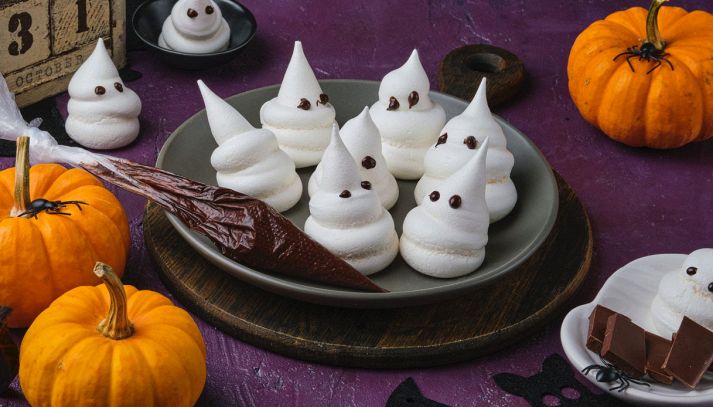 piatto-fantasmini-di-meringa