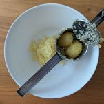 schiacciare patate