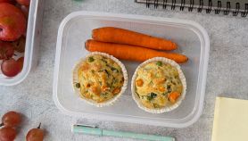 Pranzo da ufficio con muffin salati alle verdure