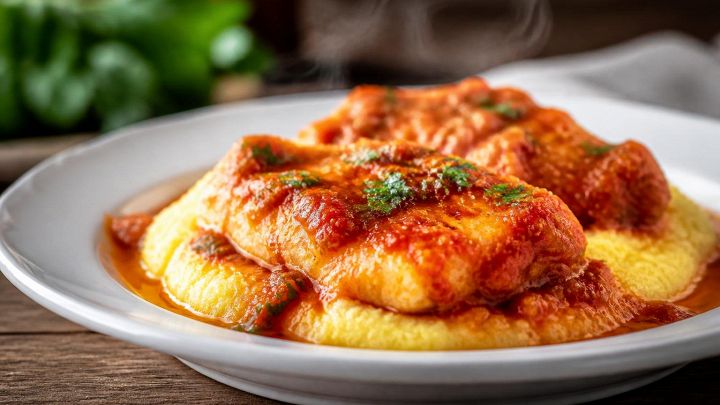 Nasello in umido con polenta al sugo