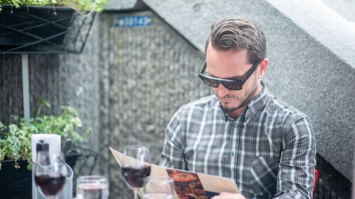Al ristorante ti stanno filmando. E forse non te ne accorgi