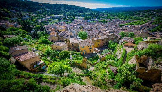 Veduta panoramica del borgo di Cotignac