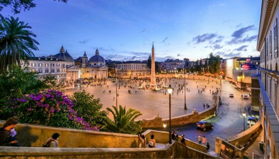 Veduta di Piazza del Popolo di sera