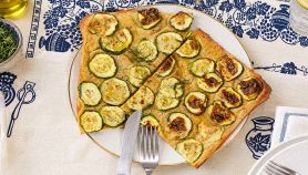 Pizza di quinoa alle zucchine con rosmarino