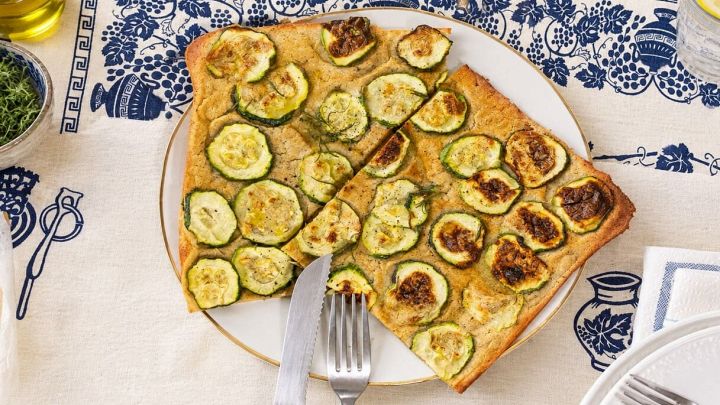 Pizza di quinoa alle zucchine con rosmarino