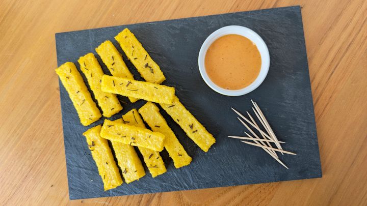 La polenta avanzata torna a tavola: il risultato è croccantissimo