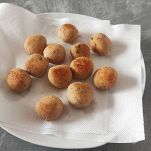 Polpette di tonno e ricotta appena cotte