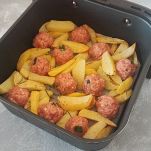 Polpette e patate in friggitrice ad aria