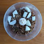 Frullare le lenticchie con cipolle e aromi