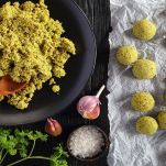 Preparazione delle polpette di lupini
