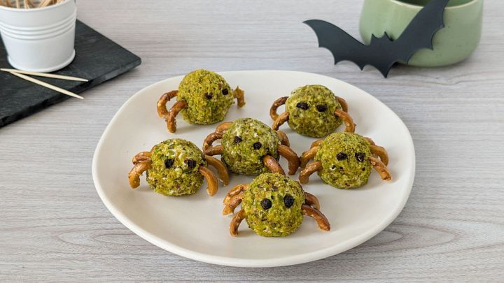 piatto con ragni di formaggio
