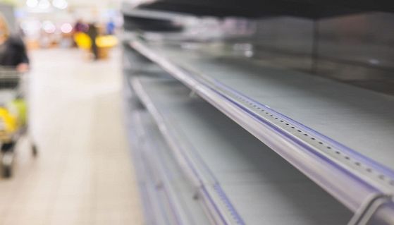 Scaffale del supermercato svuotato