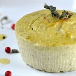 piatto con sformato di piselli con formaggio