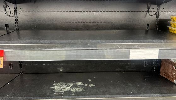 Palermo, banco frigo vuoto
