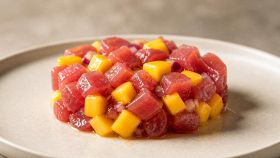 Tartare di tonno con mango e cipolla di Tropea