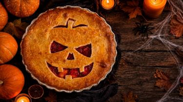 Uno scheletro a cena? Ad Halloween succede anche questo