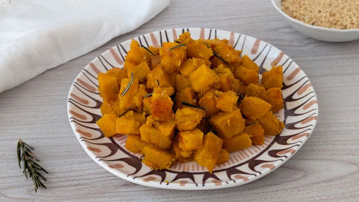 piatto con zucca in padella con pangrattato