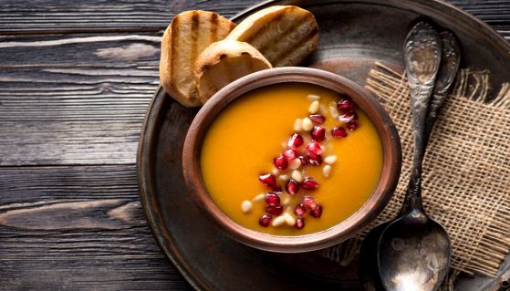 Zuppa di zucca con melagrana