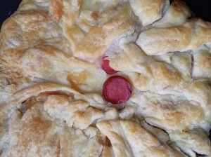 Torta salata wurstel e scamorza affumicata