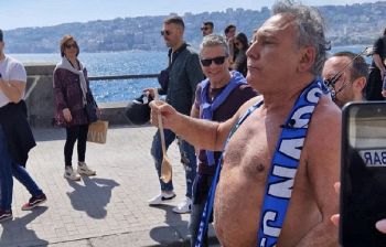 Francesco Paolantoni nudo per lo scudetto del Napoli: pasta e patate