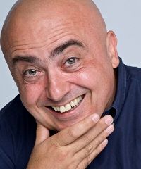Paolo Cevoli in scena a Bologna con lo spettacolo "Figli di Troia"