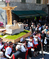 Bormio: i Pasquali 2025, torna la tradizione folkloristica più sentita a Bormio - Piazza Camillo Benso di Cavour 4, Bormio (SO) - La suggestiva sfilata di carri La preparazione dei Pasquali inizia in pieno inverno, quando la Pasqua è ancora lontana. Nei singoli rioni di Bormio ve...