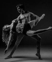 Fabrizio Varriale in scena con il monologo danzato