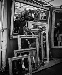 Uno sguardo nel passato - Piazza Guglielmo Marconi, Frascati (RM) - Mercatino antiquario di Frascati Oltre cento selezionati, preparati, professionali espositori invadono nella prima domenica del mese, le vie centrali...