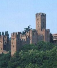 Curiosando a Castell'Arquato 2026, tornano i mercatini sotto al castello