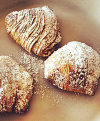 Festa della Sfogliatella - Piazza Umberto i 23, Lama dei Peligni (CH) - Edizione 2025 Torna la Festa della Sfogliatella di Lama dei Peligni, nel centro storico del paese, con stand gastronomici e musica itinerante. Il pome...