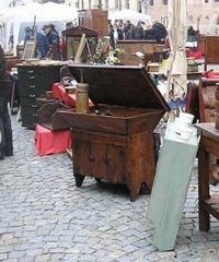 Mercatino antiquario di Pordenone - Corso Vittorio Emanuele ii, Pordenone (PN) - Esposti numerosi oggetti di antiquariato in centro città Da molti anni si svolge, nell’ultima domenica di ogni mese, da settembre a giugno, in Corso V...