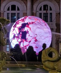 La spettacolare Biosfera vi aspetta in Piazza del Popolo a Pesaro