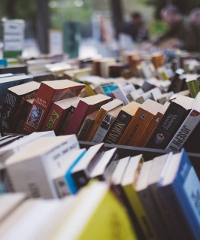 Via Roma Street Market 2025: oggettistica, libri e molto altro
