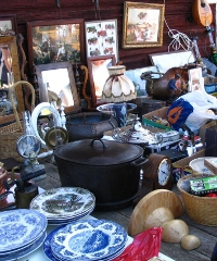 "Chi cerca...trova cose d'altri tempi", il mercatino di Pieve - Via Rusticana, Pieve di Cento (BO) - Appuntamento con l'antiquariato, i mobili e l'oggettistica Il centro storico di Pieve di Cento ospita è "Cose d'altri tempi", mercatino d'antiquariato...