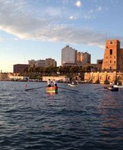 Palio di Taranto: omaggio ai due mari e alle antiche tradizioni della città - Lungomare Vittorio Emanuele Iii 16, Taranto (TA) - Una sfida entusiasmante Una sfida entusiasmante anima il Palio di Taranto, tradizionale regata in costume con 10 barche a remi di legno abbinate ai qu...