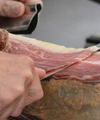 Sagra dei Salumi Stagionati e del Tartufo Marzolino 2025 - Piazza Guglielmo Marconi 8, Brisighella (RA) - 18a edizione Brisighella riscopre uno dei valori più profondi della propria tradizione: i saperi, i sapori e i profumi dei salumi stagionati nelle vec...